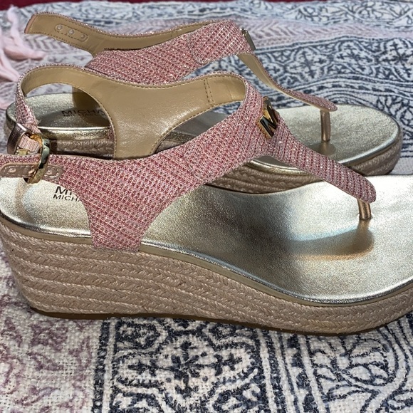 Michael Kors wedges in a sparkly pink color - Picture 3 of 6